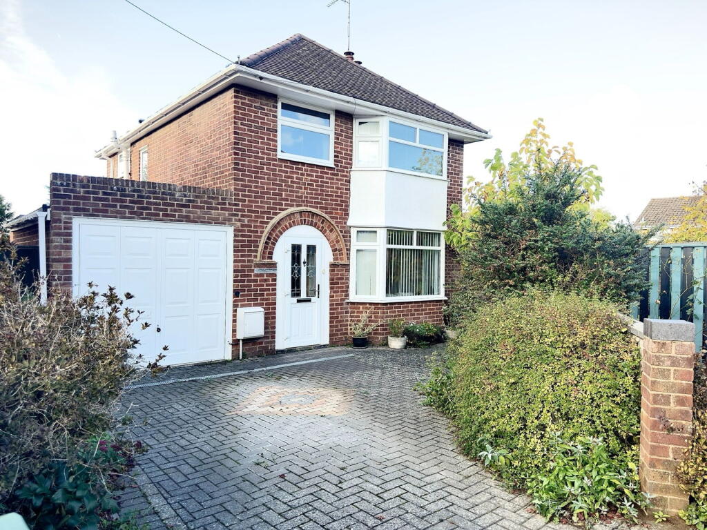3-bed detached on Elm Close, Prestbury, Cheltenham, GL52 3ED, £450,000