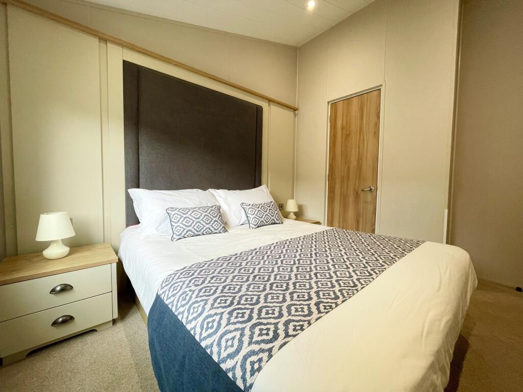 2019 Willerby Everleigh, Broadland Sands Holiday Park, Coast Road, Lowestoft, Suffolk, NR32 5LQ photo 2