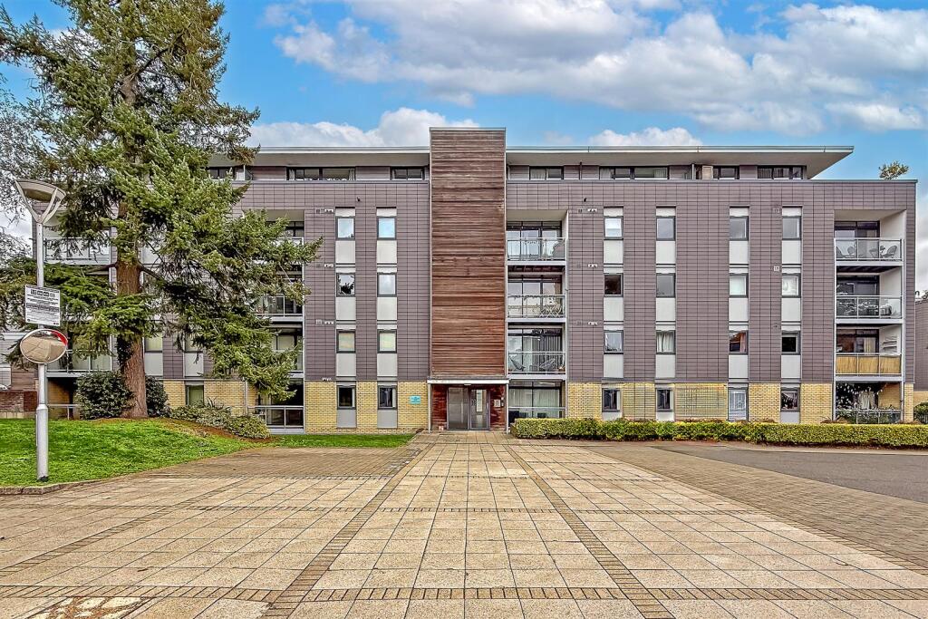 Main image of property: Hatfield Road, St. Albans