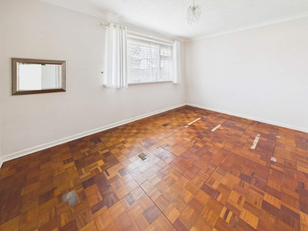 Apartment in Cardiff, Rhiwbina - View 4