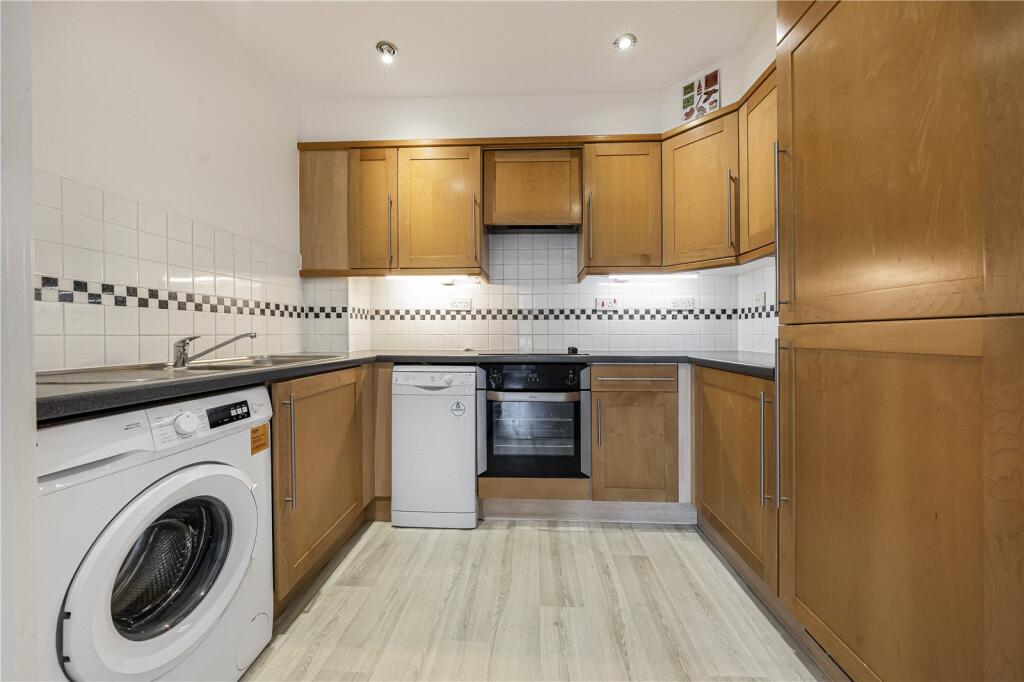 Apartment in Richmond, North Sheen - View 4