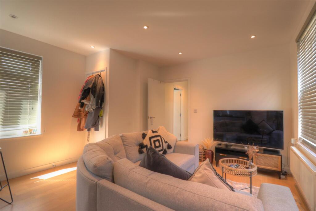 Apartment in Evesham, Fairfield - View 4