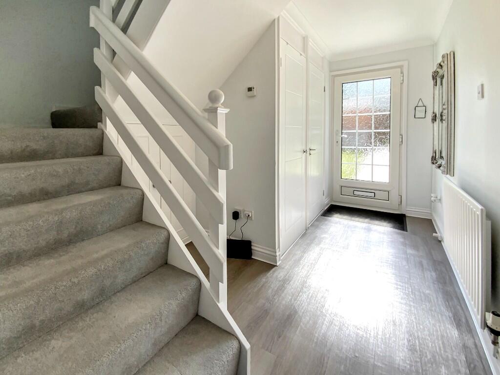 47, Gainsborough Road, Basingstoke, Hampshire, RG21 photo 2