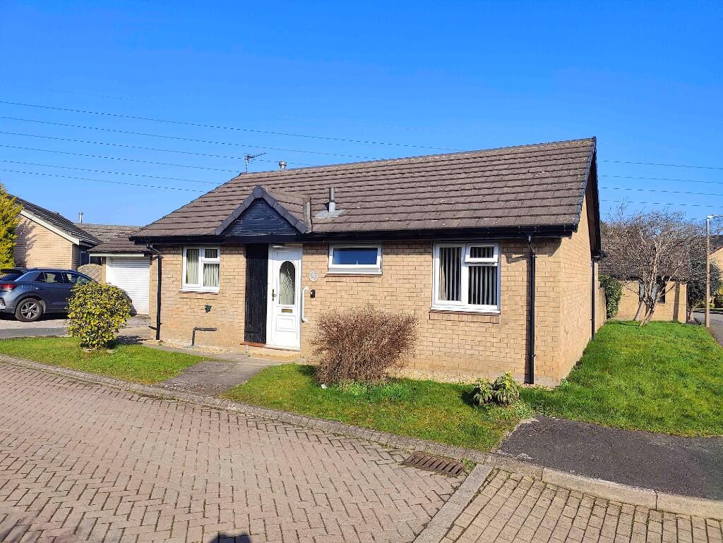 Main image of property: 27 Bolehill Park, Hove Edge HD6 2RS