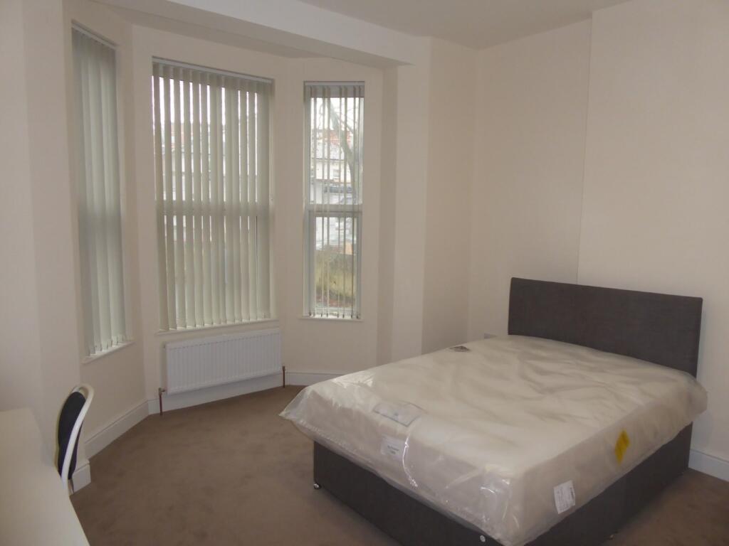 Main image of property: 102 London Road, Reading, Berkshire