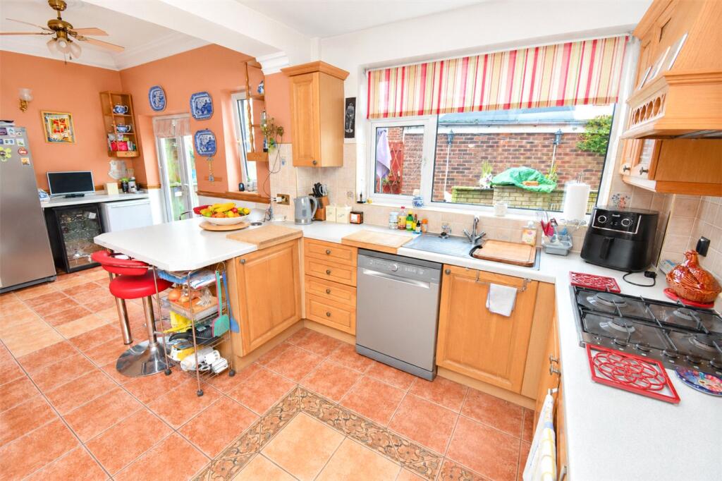 House in Wirral, Liverpool City Region - View 4