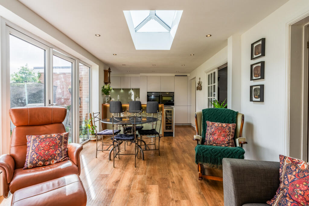 House in Worcester - View 4