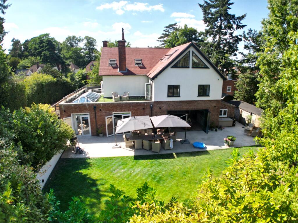 Main image of property: Heyward Gardens, Newbury, Berkshire, RG14