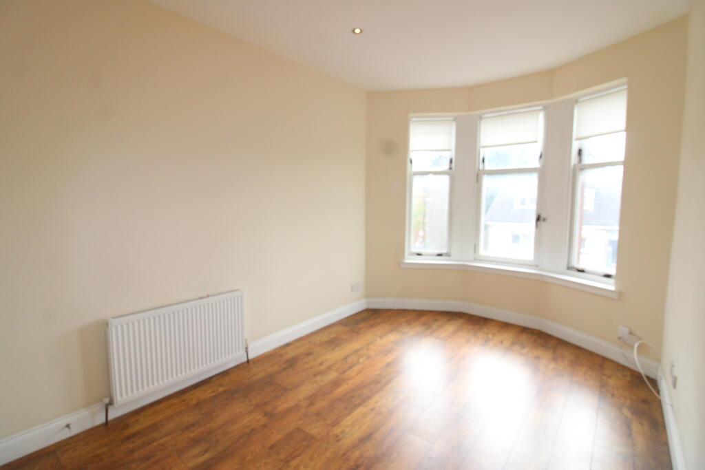 Apartment in Paisley, Renfrewshire - View 3