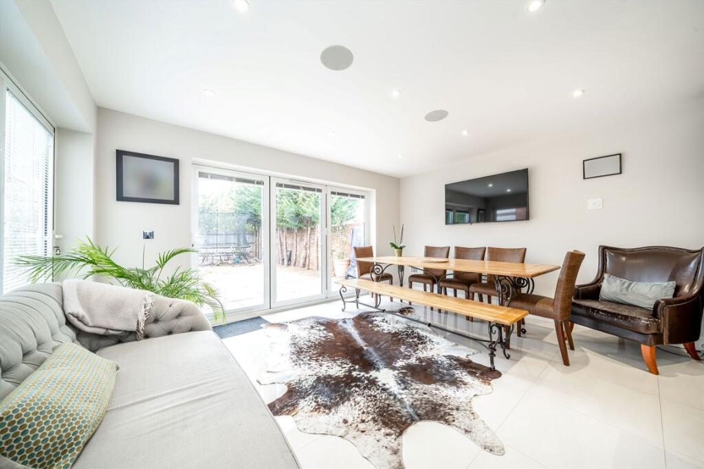 House in Elmbridge, Weybridge - View 5