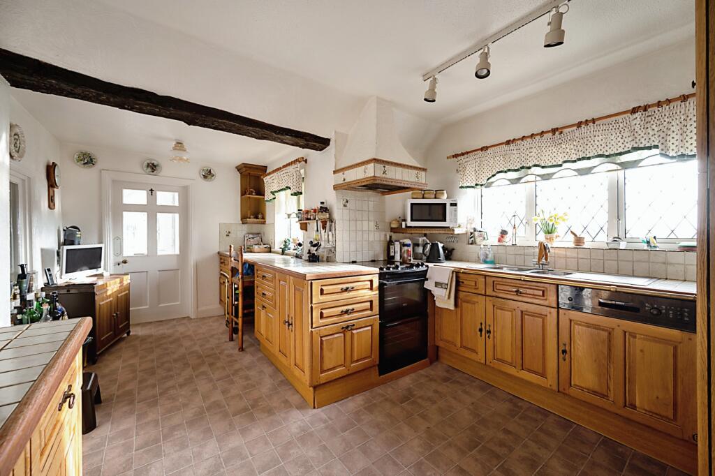 House in Havant, Hampshire - View 5