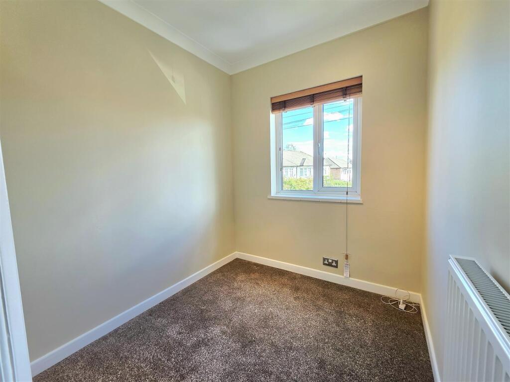 Apartment in Southall - More