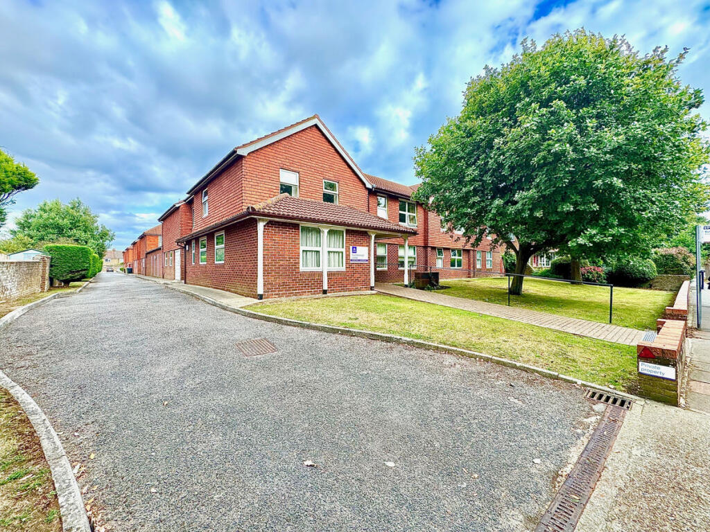 South Farm Road, Worthing, BN14