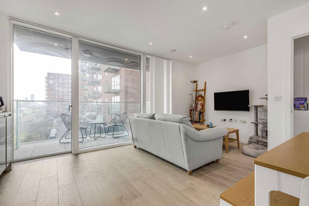 Corsican Square, Bow - View 5