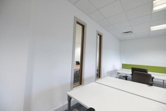 Office (33) 1600sqft