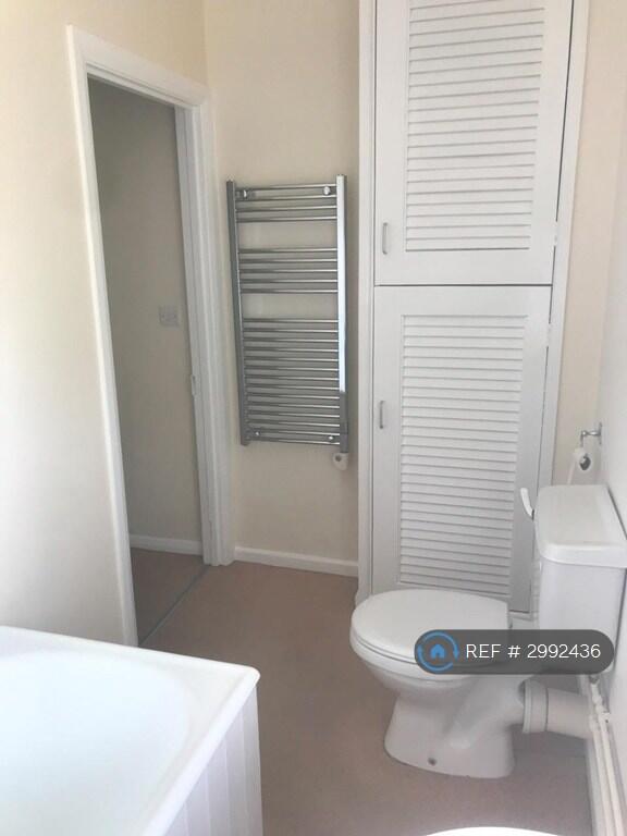 Apartment in Guildford - View 5
