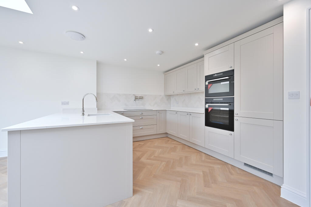 House in Harpenden, Batford - View 3