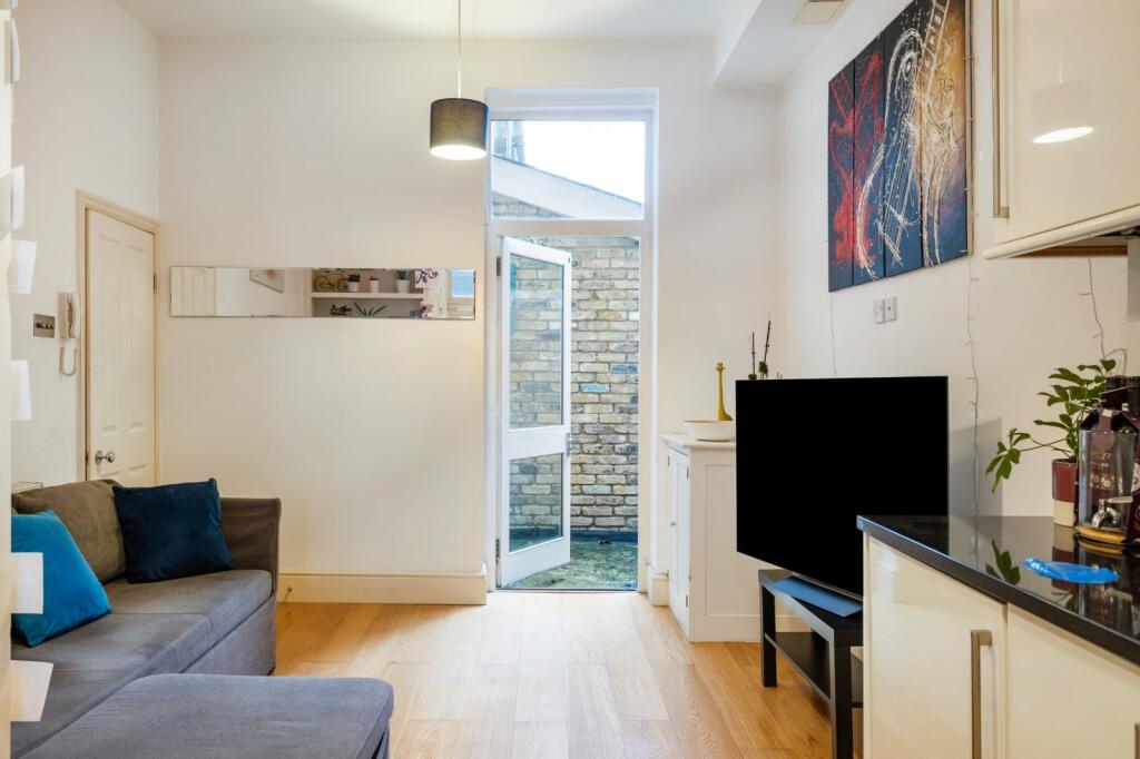 Carmalt Gardens, Putney, London, SW15 photo 4