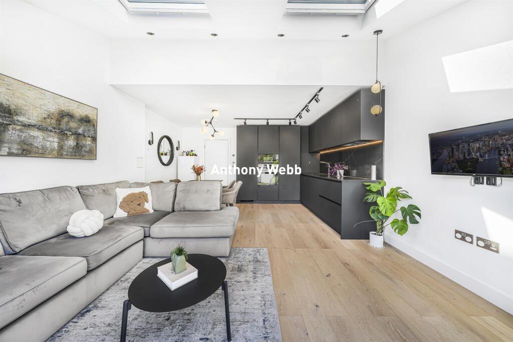 House in London, Brunswick Park - View 5