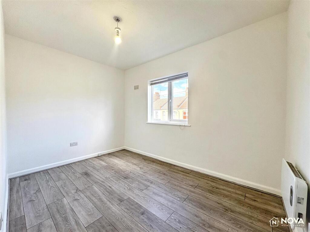 Apartment in Luton - View 4