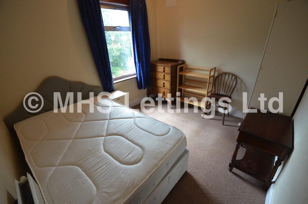 6 bedroom semi-detached house for rent