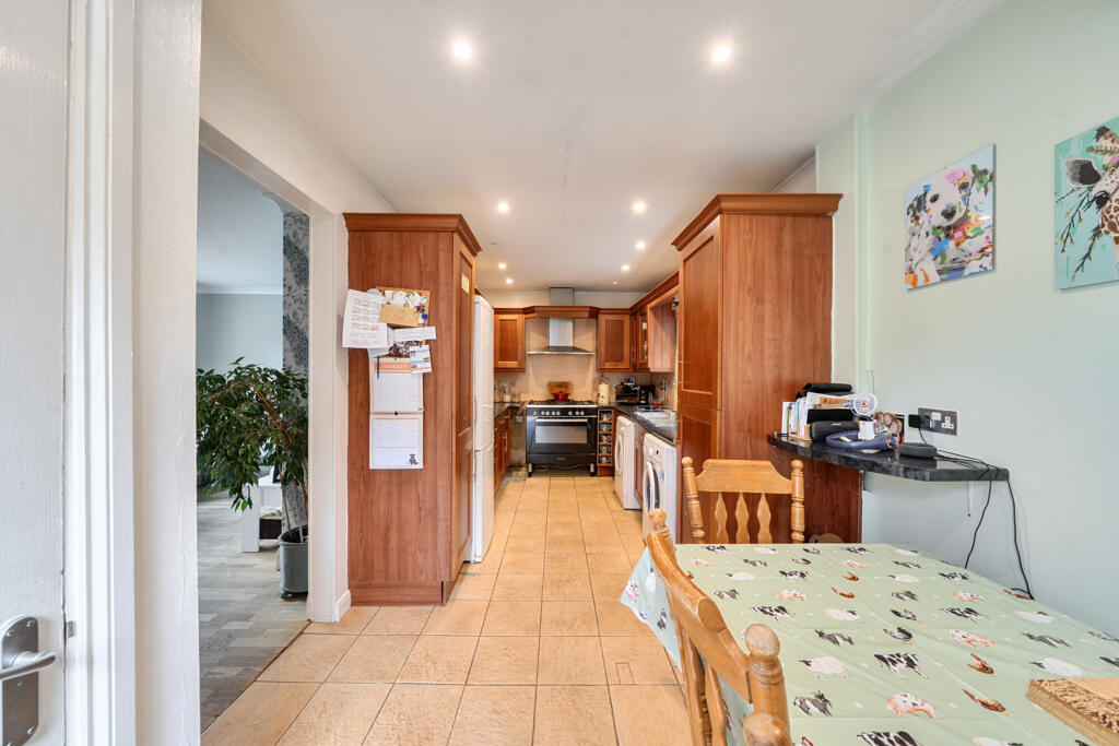 House in Three Rivers, Watford Rural - More