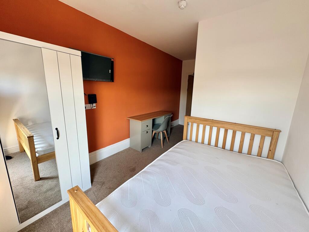 Main image of property: Room 9, Ormskirk Street, WA10 1BJ