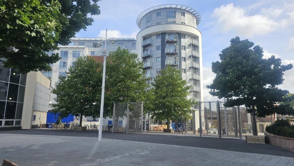 Main image of property: The Round House, Gunwharf