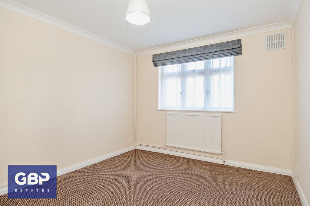 Apartment in Romford - More