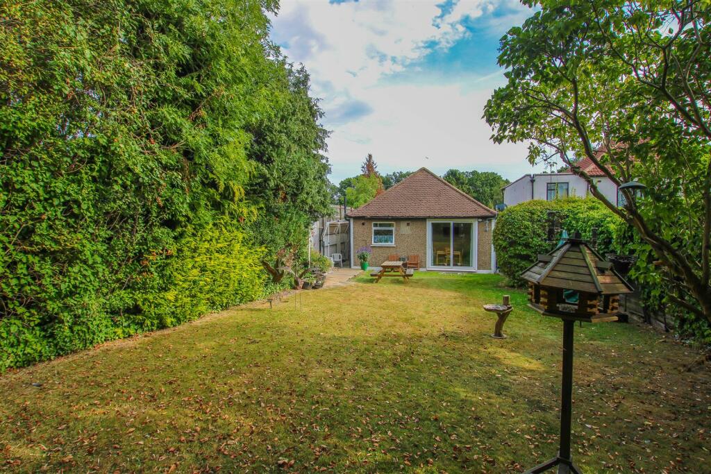 3-bed detached on Hogarth Avenue, Brentwood, £500,000