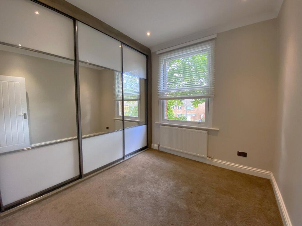 Leacroft, Staines-upon-Thames, Surrey, TW18 photo 4