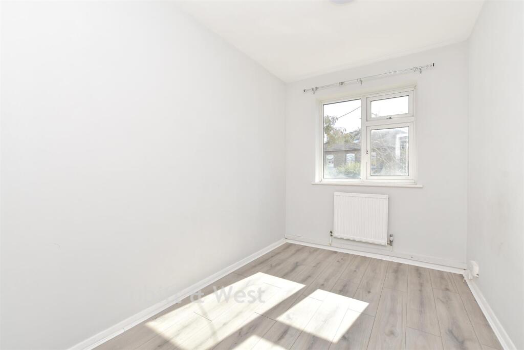 Apartment in Sutton - More