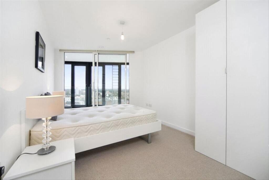 Apartment in London, Stratford - More
