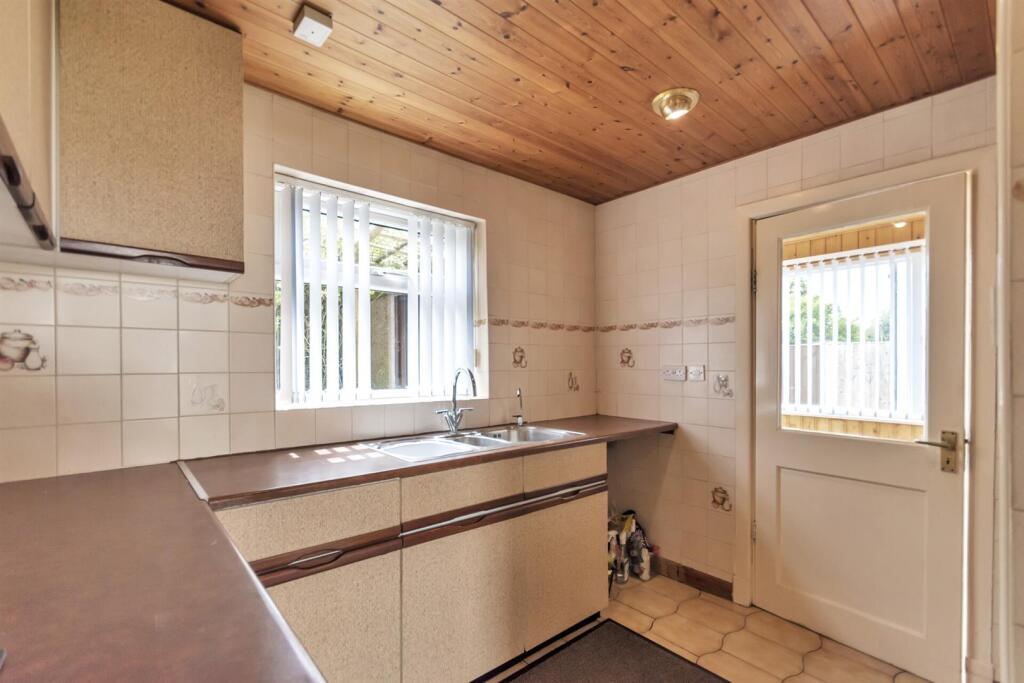 House in Chirk, Chirk Green - More