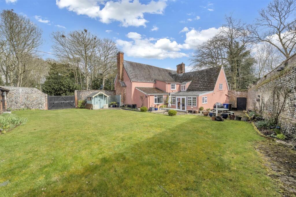 Main image of property: The Street, Pakenham