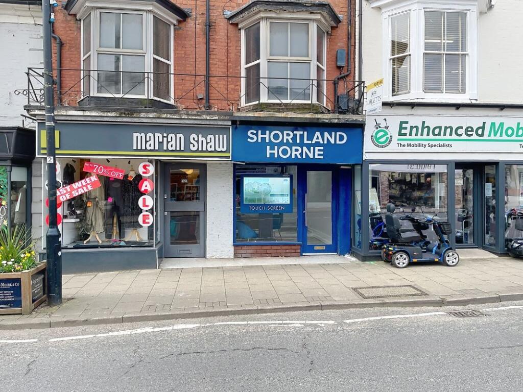 Main image of property: 12 The Square, Kenilworth, CV8 1EB