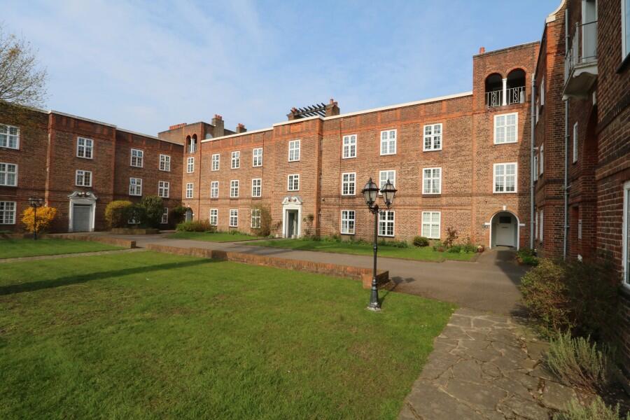 Main image of property: Surbiton Court, St Andrews Square KT6