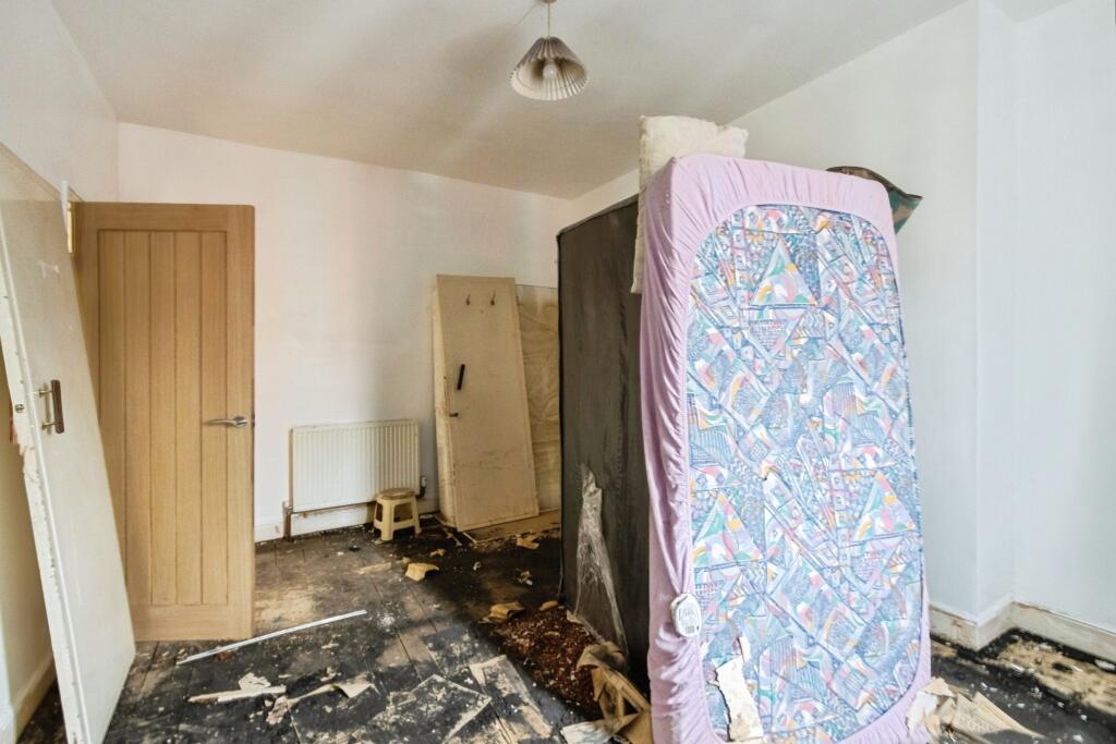 House in Wakefield, Belle Vue - View 3