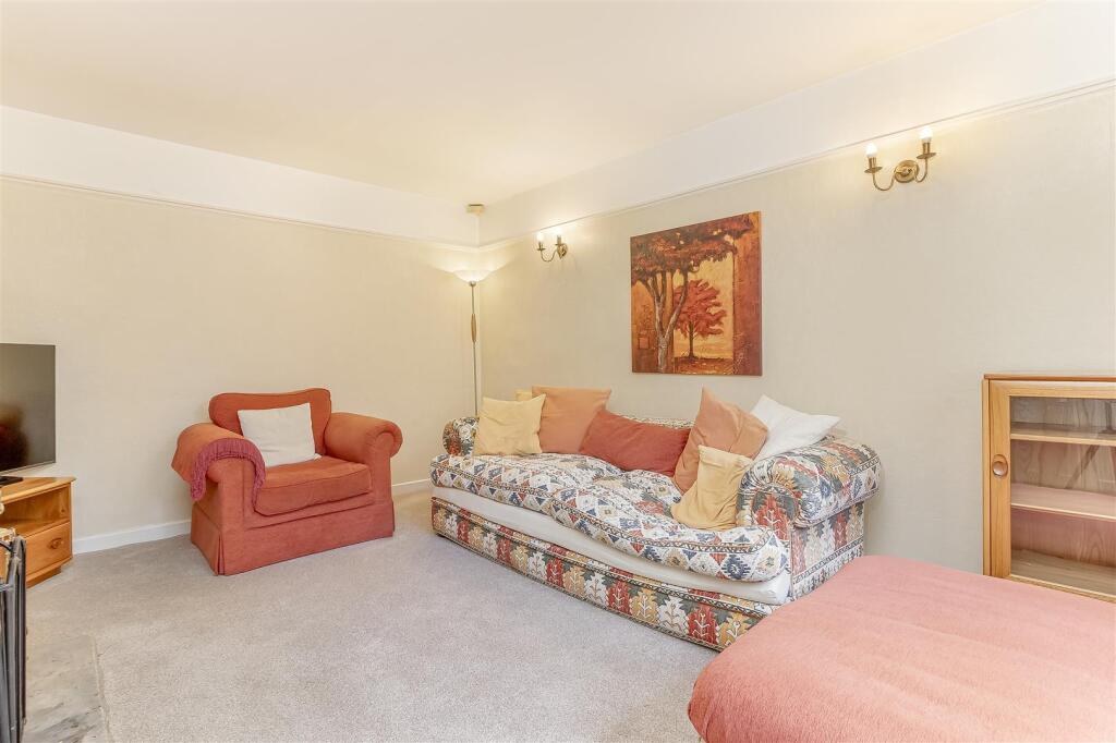 Holland Mount, Bramhope, Leeds photo 4