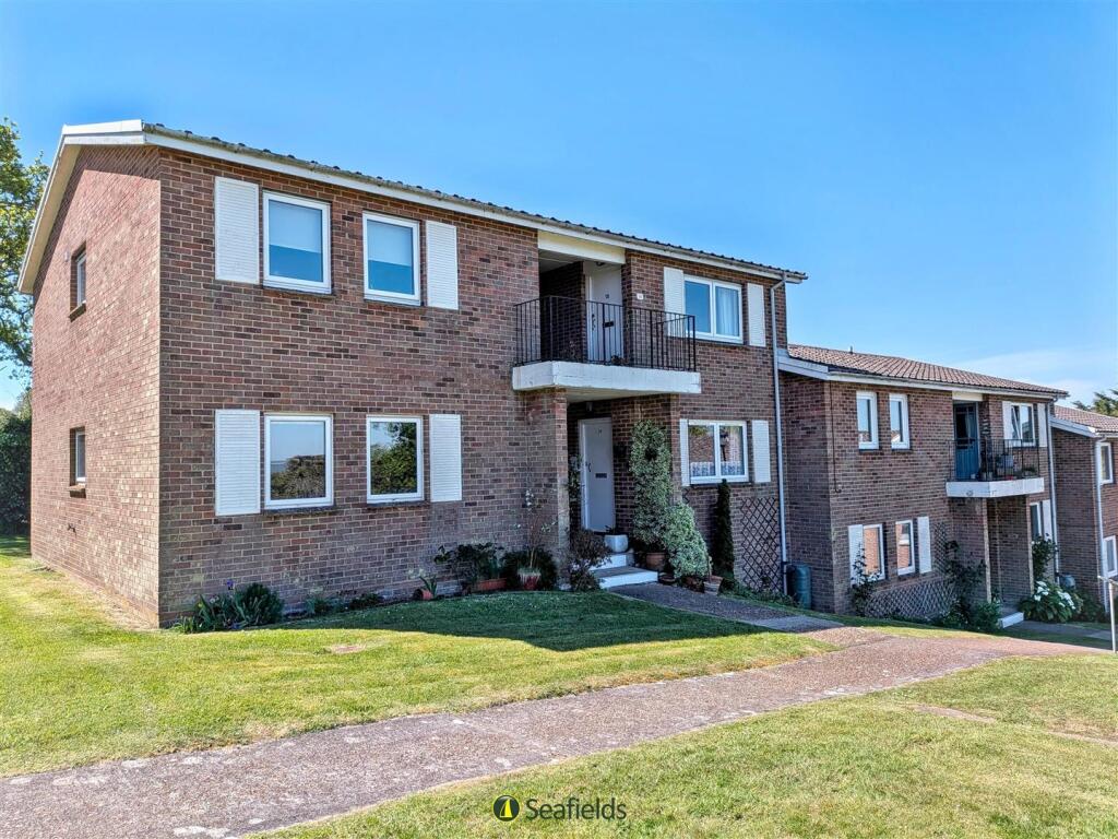 2-bed flat on High Salterns, Seaview, PO34 5AS, £155,000