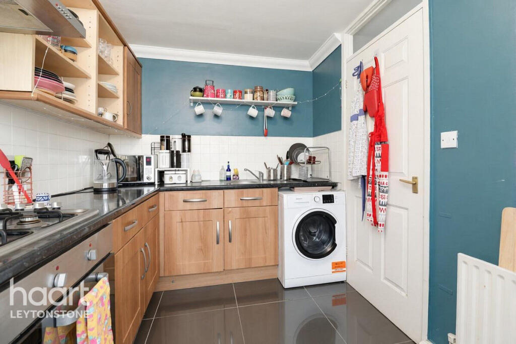House in London, Leyton - More