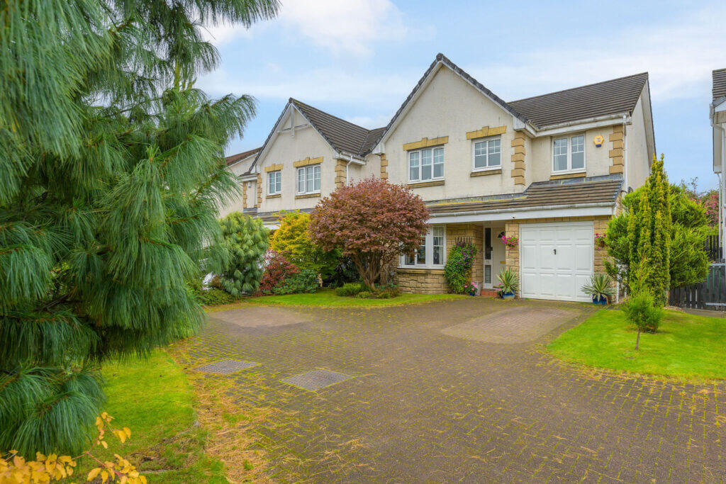 4-bed detached on Emmas Way, Bonnybridge, FK4 1GF, £305,000