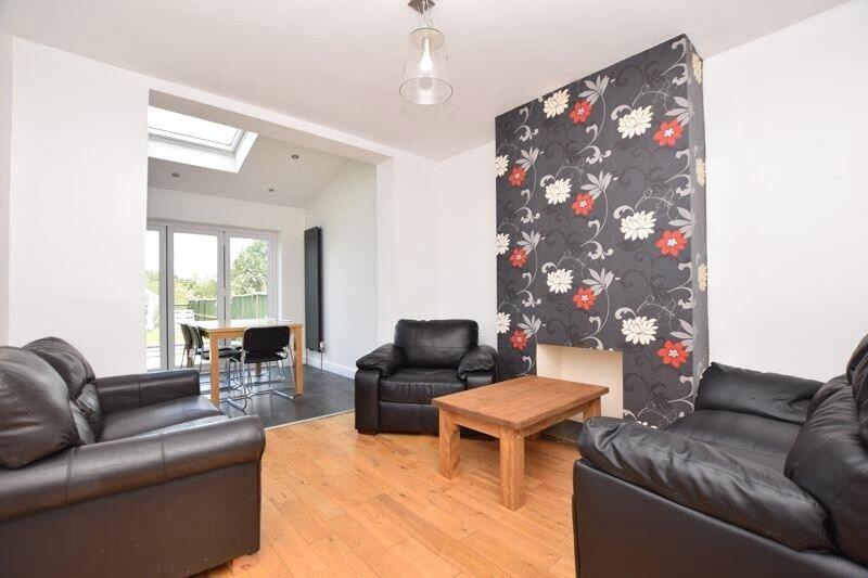 6 bedroom semi-detached house for rent