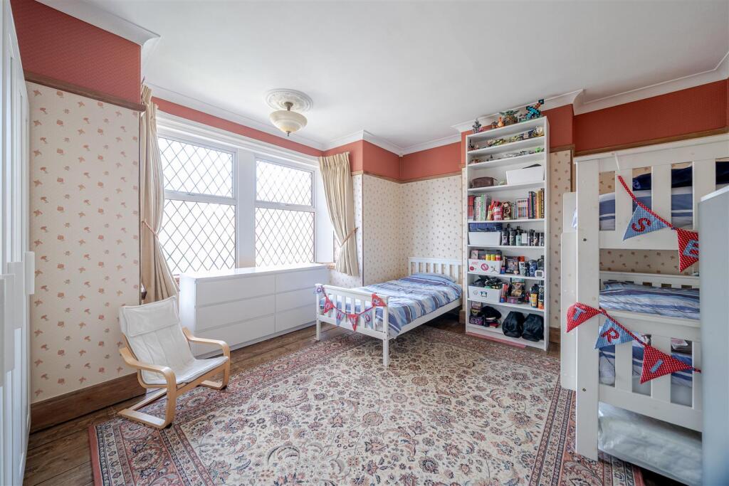 Additional image 29 of Grove Avenue, Yeovil