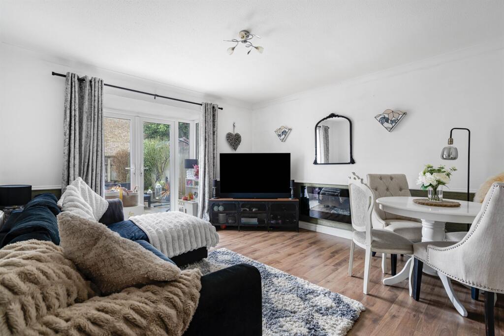 Peterley Court, Lane End photo 3