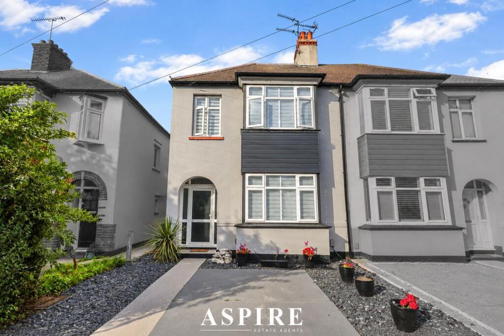 3-bed semi-detached on Cromwell Road, Southend-On-Sea, £375,000