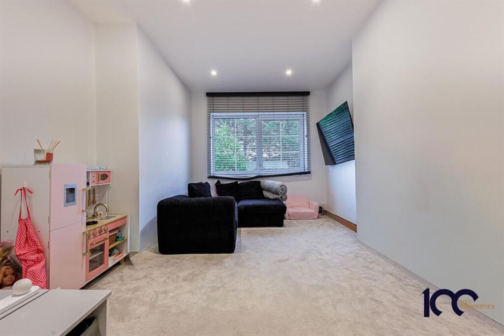 House in Romford - View 3