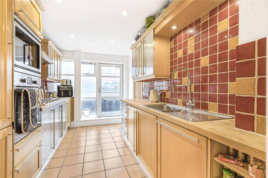 2 bedroom penthouse for rent