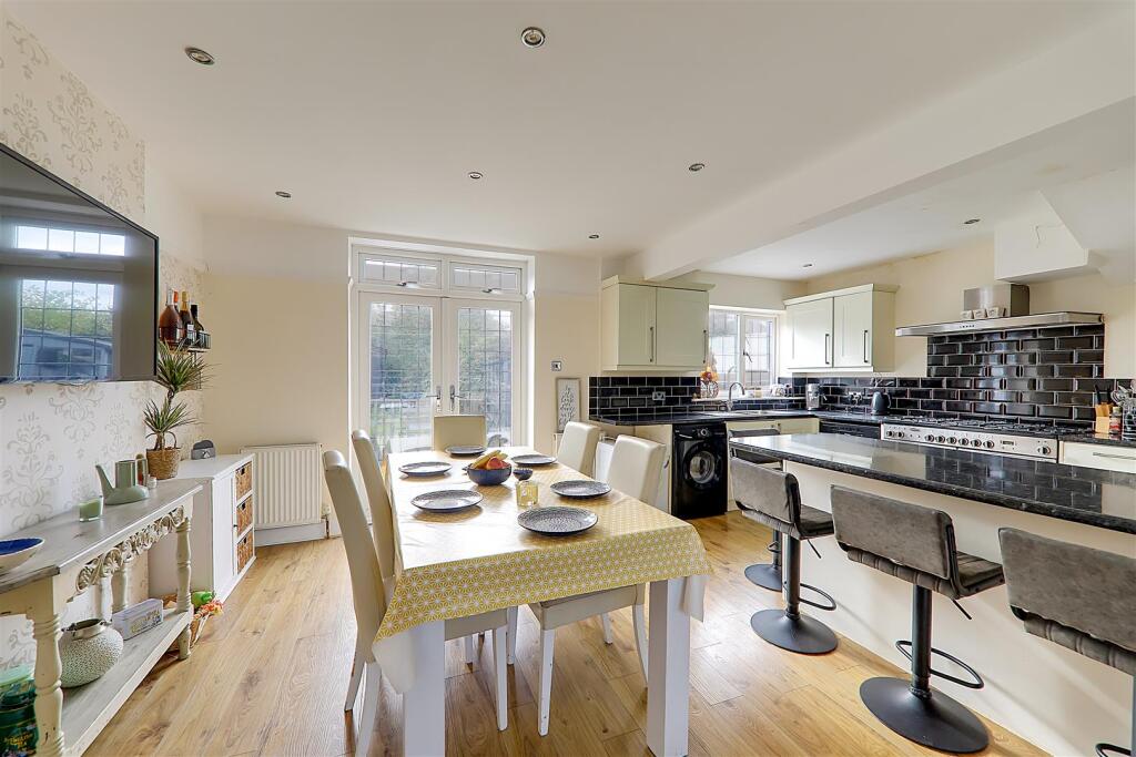 House in Worthing, West Sussex - More