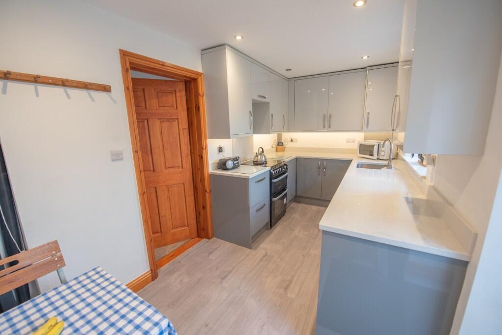 27 Main Road, Eastburn, BD20 7SJ photo 4
